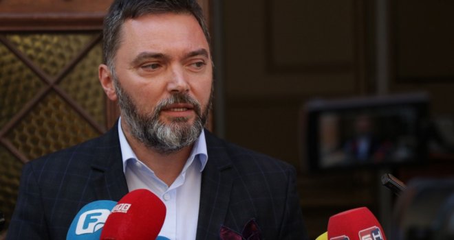 Košarac osuo po Konakoviću zbog lobiranja BiH u SAD: ‘Diplomatski skandal, kršenje Ustava!’