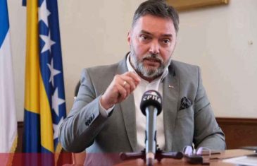 KOŠARAC NAJAVIO BLOKADU: “Vijeće ministara neće raspravljati o njemačkoj ministarki!”