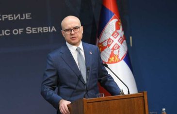 VUČEVIĆEVE TEORIJE ZAVJERE: Pad nadstrešnice povezao sa ubistvima u Ribnikaru i Maloj Duboni