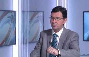AJANOVIĆ ODGOVORIO HELEZU: “U vrijeme kada je mir prioritet, poziranje s oružjem nije patriotizam”