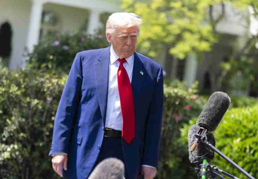TRUMPA PITALI KO BI TREBAO BITI NOVI PAPA: Odgovorom je šokirao novinare