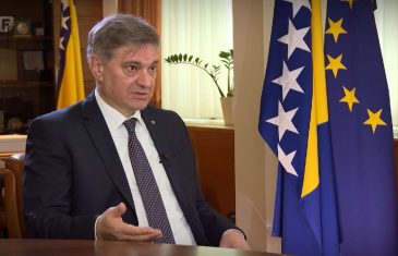 DENIS ZVIZDIĆ VRLO OTVORENO: “Ako Dragan Čović bira Milorada Dodika neka s njim usvaja izborni zakon; RS u bankrot vodi…”