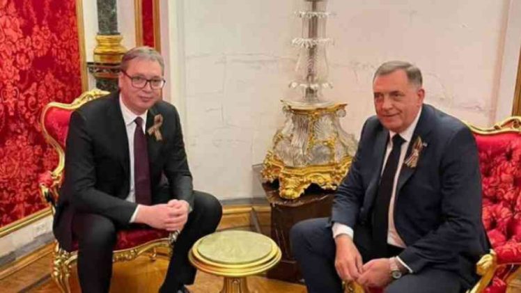 LJUBODRAG STOJADINOVIĆ ZA “SB”: “Vučić koji je od države napravio NUŽNIK koji smrdi do neba, a koga štite penzionisani zločinci iz Crvenih beretki, preko Dodika pokušava da destabilizuje BiH zbog…”