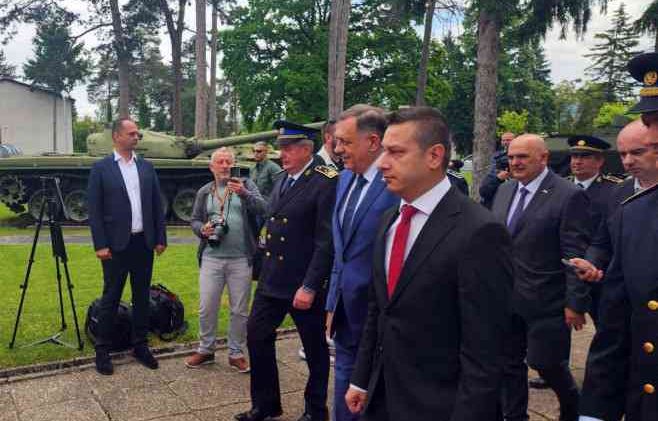 Dodik i Stevandić došli u kasarnu Kozara, ušetali bez ikakvih problema