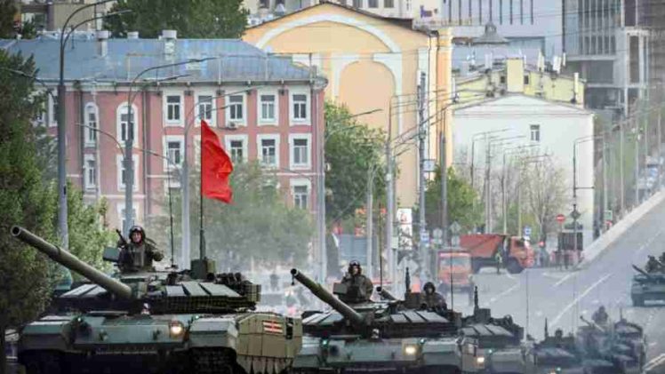 DOLAZE SLIČNI NJEMU: Putin organizuje najveću paradu ikada, pogledajte kako teku pripreme…