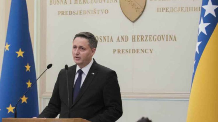 Kako spasiti političku karijeru Denisa Bećirovića: Potrošen bez rezultata