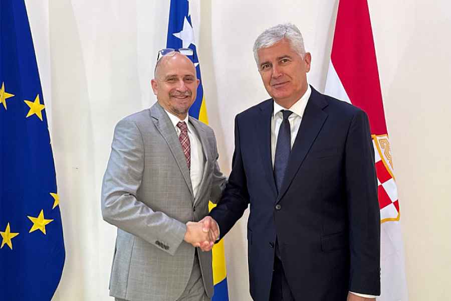 JE LI ČOVIĆ UBIJEDIO MAĐARE: U Mostaru im govorio o izmjenama Izbornog zakona