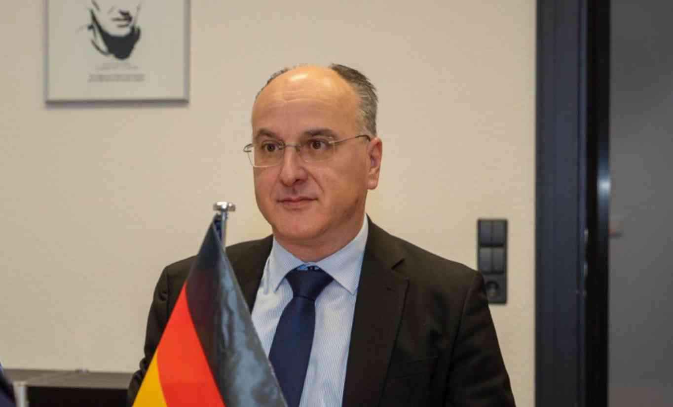 Ambasador Arnaut odgovorio na rasističke napade HDZ-a: Salva je sasuta jer misle da su iznad zakona