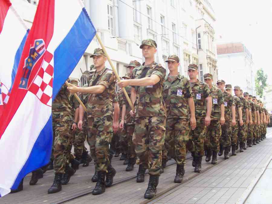 Hrvatska uvodi obavezan vojni rok: Ko neće u vojsku, duplo duže služit će u…