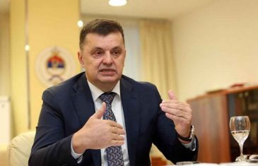 Otkrivamo: Državni revizori ‘ribali’ Tegeltiju jer je za šest miliona iznajmio 95 automobila i od člana Stevandićeve stranke. Pitali ga i za nabavku ‘kumovske zgrade’
