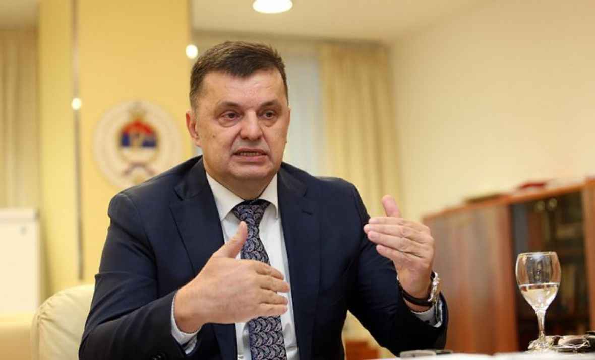Otkrivamo: Državni revizori ‘ribali’ Tegeltiju jer je za šest miliona iznajmio 95 automobila i od člana Stevandićeve stranke. Pitali ga i za nabavku ‘kumovske zgrade’