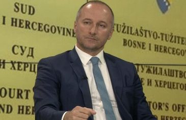 BOGU(NIĆU) PLAKATI: Šef VSTV-a priznao da se Dodikova “predaja” dogovarala sedmicama