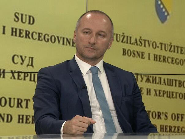 BOGU(NIĆU) PLAKATI: Šef VSTV-a priznao da se Dodikova “predaja” dogovarala sedmicama