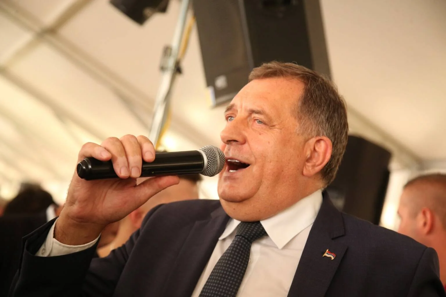 NAKON NAGODBE SA TUŽILAŠTVOM: Dodik zapjevao, svi se okupili u njegovom domu