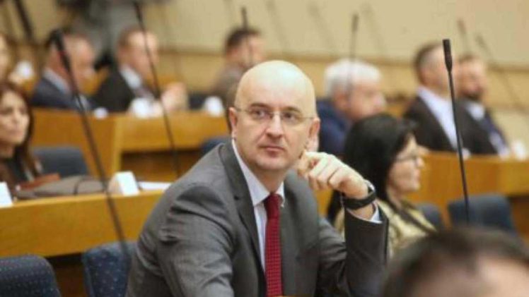 POLITIČKA MISTERIJA U REPUBLICI SRPSKOJ: “Mazalice, ko te nazvao da ekspresno odustaneš od zakona?”