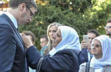 Srebrenica i Aleksandar Vučić od ‘pokajanja’ do odobravanja: Tog 11. jula 2015. jedna ga je majka čak i zagrlila…