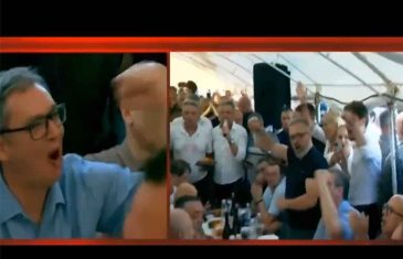 „JAKO NEPRIJATNO“: Procurio snimak, Vučić i Vučićević u deliriju zapjevali pjesmu dok im razularena masa aplaudira…