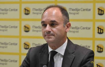 ZORAN VULETIĆ, DIREKTNO: “Politika srpskog sveta Srbiju gura u ambis”