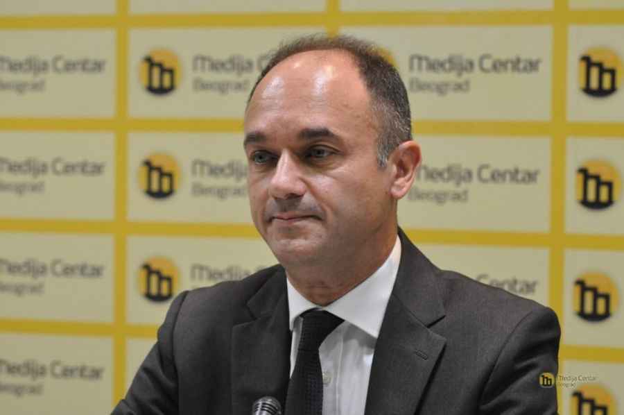 ZORAN VULETIĆ, DIREKTNO: “Politika srpskog sveta Srbiju gura u ambis”