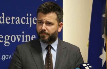 ZUHRIĆ ODGOVORIO KONAKOVIĆU: “Neće vas zvati samo izdajnicima, već KORUMPIRANIM, NESPOSOBNIM izdajnicima”