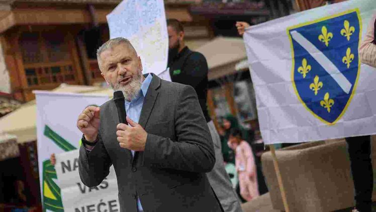 Plitki sljedbenici inata: Musino deranje jarca…