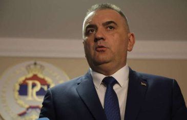 ZAPRATIO DODIKA, PA ZAKLJUČAO KOMENTARE: “Približavanje” građanima po receptu Save Minića