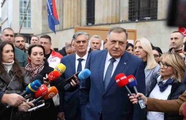 „DOPIŠI I ZAOKRUŽI DODIKA…“: Drama u SNSD-u, burne reakcije nakon predizbornog skupa…