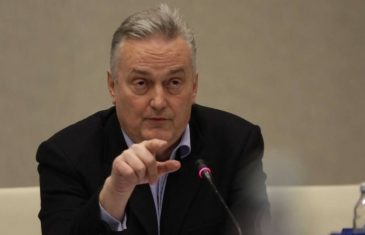LAGUMDŽIJA NA REAKCIJE DA JE ‘SPORAN NATPIS’ NA SPOMENIKU ‘CVIJET SREBRENICE’: “To je rezultat haških presuda”