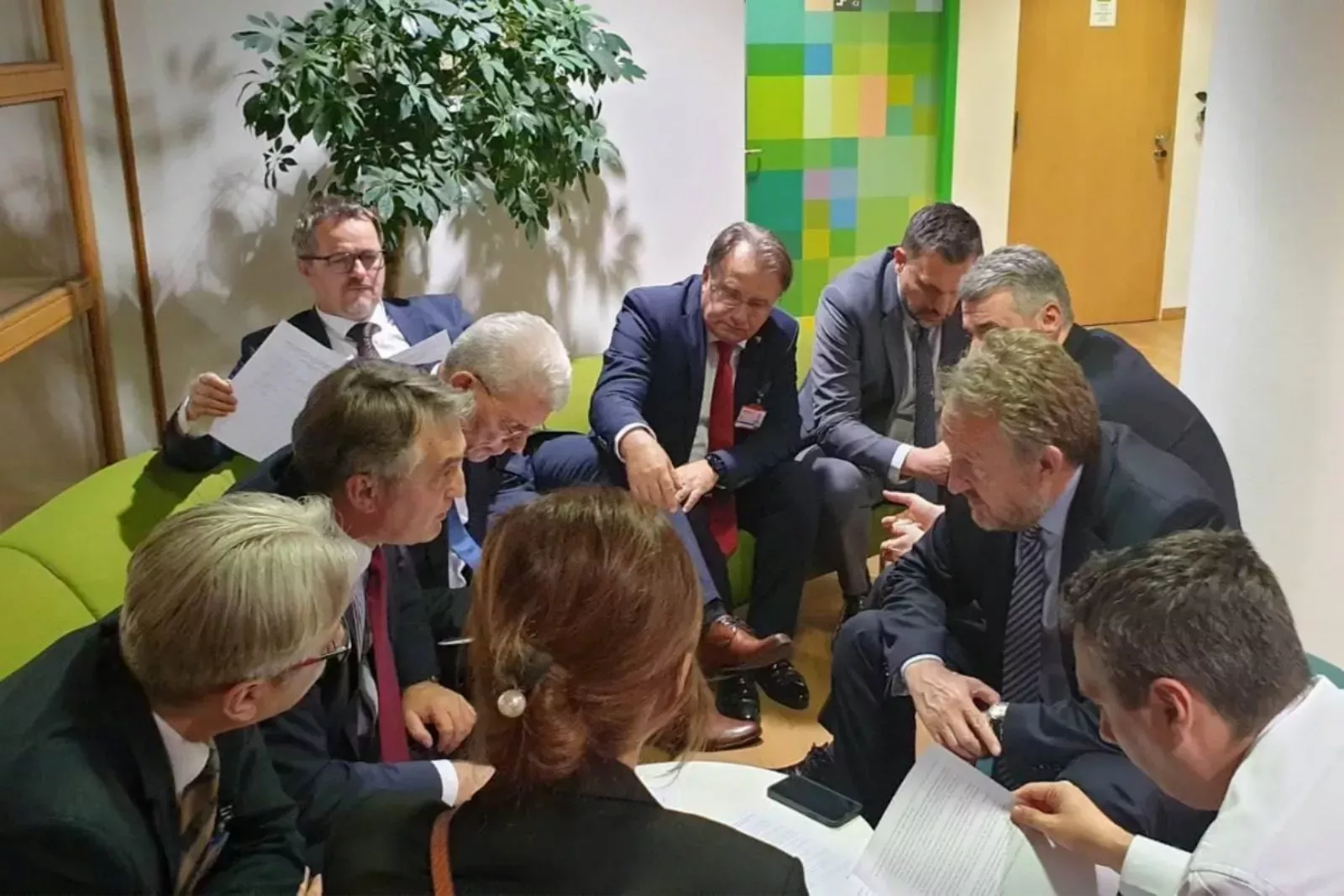 Dodik igra šah, ‘naši’ loto: Političkim ljušturama u Sarajevu vlast važnija od domovine! Dodik igra šah, ‘naši’ loto: Političkim ljušturama u Sarajevu vlast važnija od domovine!