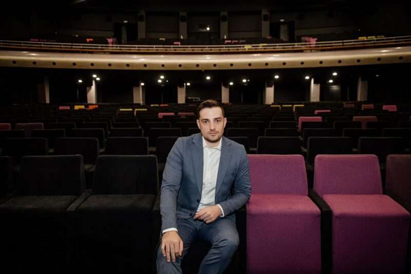 Bh. pjevač nakon požara u Domu penzionera poslao žestoku poruku: Ovo su monstrumi u odijelima, s diplomama i značkama