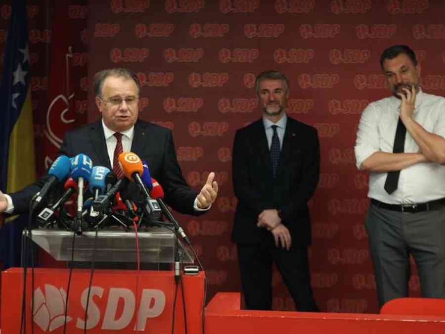 “SB” DOSIJE; KADA INSTITUCIJE ZATAJE: Šutnja Agencije za državnu službu postala oružje protiv zakonitosti; Perjanica negativne kadrovske politike “Trojke”…