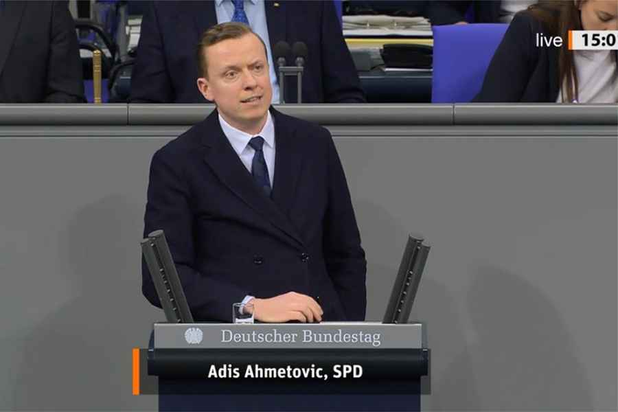 ZASTUPNIK ADIS AHMETOVIĆ GOVORIO U BUNDESTAGU: “Vi ste Bošnjak, vaša supruga je Hrvatica, ali vaš sin…” ZASTUPNIK ADIS AHMETOVIĆ GOVORIO U BUNDESTAGU: “Vi ste Bošnjak, vaša supruga je Hrvatica, ali vaš sin…”