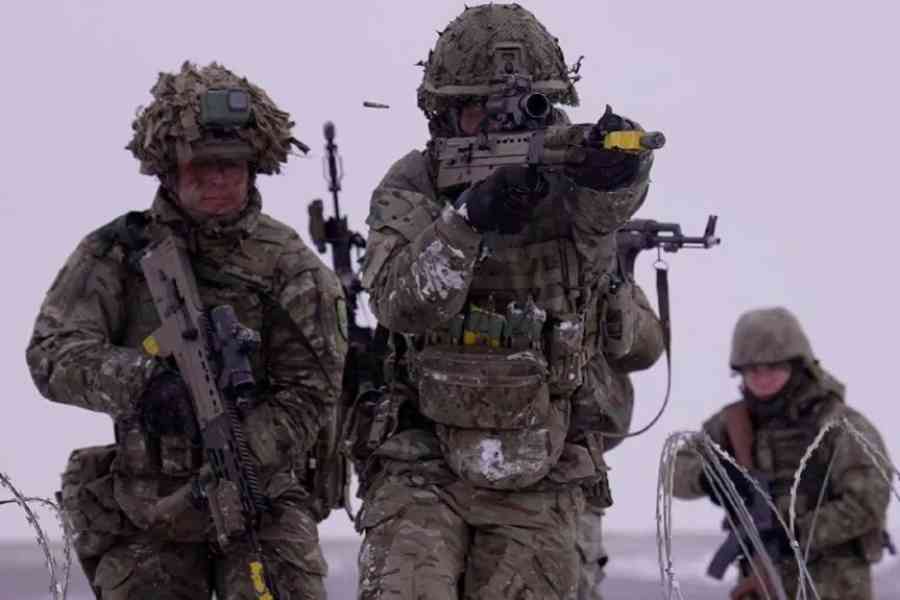 VELIKA BRITANIJA SE UBRZANO PRIPREMA ZA RAT: “Sjena sukoba ponovo kuca na vrata Evrope” VELIKA BRITANIJA SE UBRZANO PRIPREMA ZA RAT: “Sjena sukoba ponovo kuca na vrata Evrope”