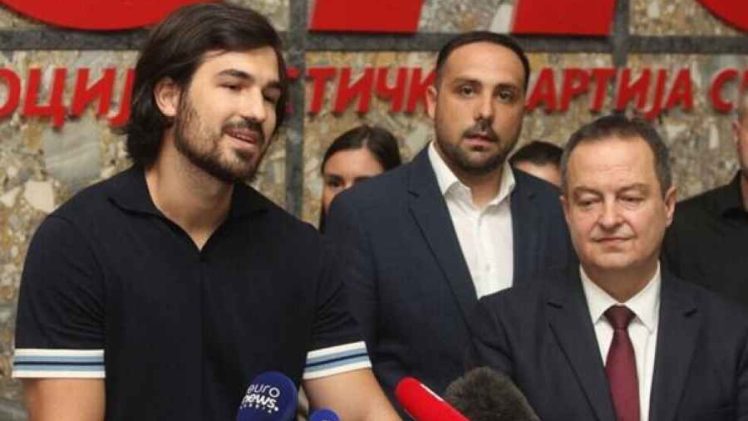 SNIMAK SA ZLATIBORA KOJI JE ZGROZIO JAVNOST: Pogledajte kako unuk Slobodana Miloševića i Ivica Dačić pjevaju pjesmu posvećenu “balkanskom kasapinu”