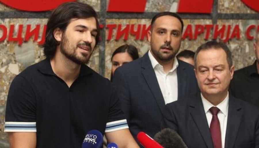 SNIMAK SA ZLATIBORA KOJI JE ZGROZIO JAVNOST: Pogledajte kako unuk Slobodana Miloševića i Ivica Dačić pjevaju pjesmu posvećenu “balkanskom kasapinu”