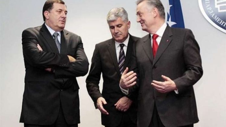 Od velikog šefa, do velikog poltrona: Kako Lagumdžija Bećirovića i Trojku pokušava spasiti od odgovornosti