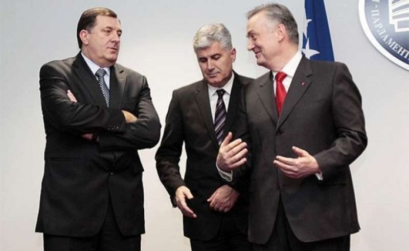 Od velikog šefa, do velikog poltrona: Kako Lagumdžija Bećirovića i Trojku pokušava spasiti od odgovornosti