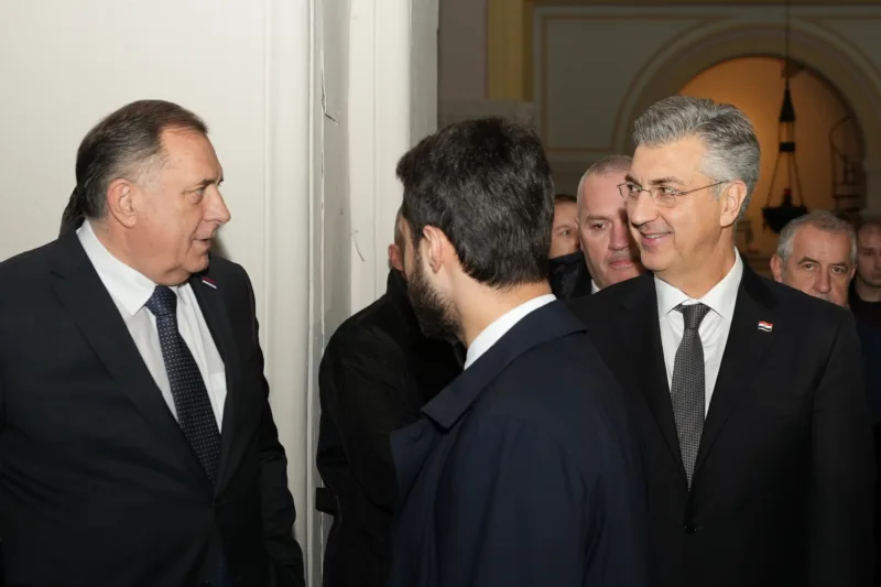 Neotvoreni prijelaz i otvoreno pitanje suvereniteta BiH: Neka Plenković u Hrvatsku pusti nekog iz ‘radoznalosti’ Neotvoreni prijelaz i otvoreno pitanje suvereniteta BiH: Neka Plenković u Hrvatsku pusti nekog iz ‘radoznalosti’