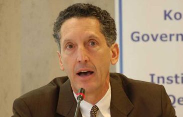 AMERIČKI STRUČNJAK ZA BALKAN EDWARD JOSEPH: Da je Rusima stalo do Srbije, prodali bi joj NIS, lopta je kod Vučića i ovo je prelomna tačka