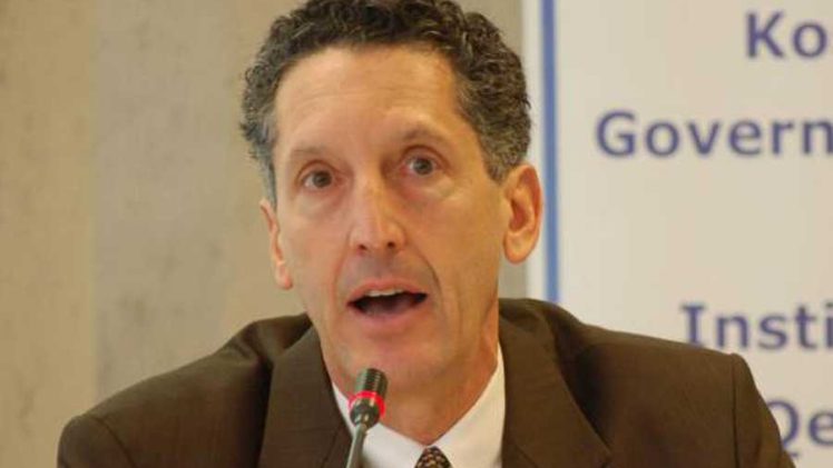 AMERIČKI STRUČNJAK ZA BALKAN EDWARD JOSEPH: Da je Rusima stalo do Srbije, prodali bi joj NIS, lopta je kod Vučića i ovo je prelomna tačka