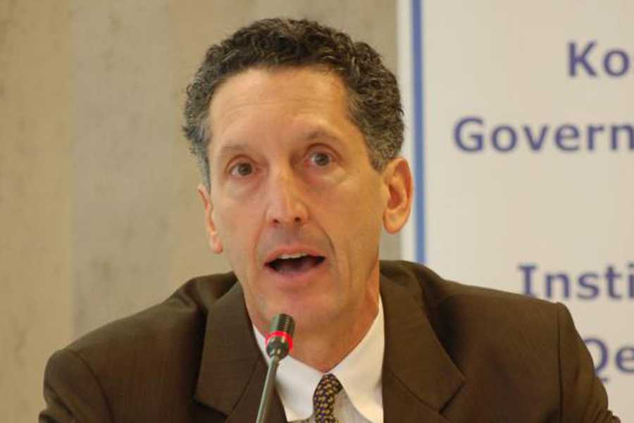 AMERIČKI STRUČNJAK ZA BALKAN EDWARD JOSEPH: Da je Rusima stalo do Srbije, prodali bi joj NIS, lopta je kod Vučića i ovo je prelomna tačka AMERIČKI STRUČNJAK ZA BALKAN EDWARD JOSEPH: Da je Rusima stalo do Srbije, prodali bi joj NIS, lopta je kod Vučića i ovo je prelomna tačka