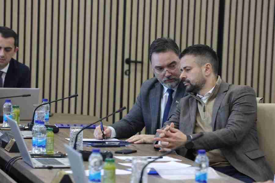 KOŠARAC I AMIDŽIĆ POSTAVILI USLOVE: Podržat će evropske zakone ako… KOŠARAC I AMIDŽIĆ POSTAVILI USLOVE: Podržat će evropske zakone ako…