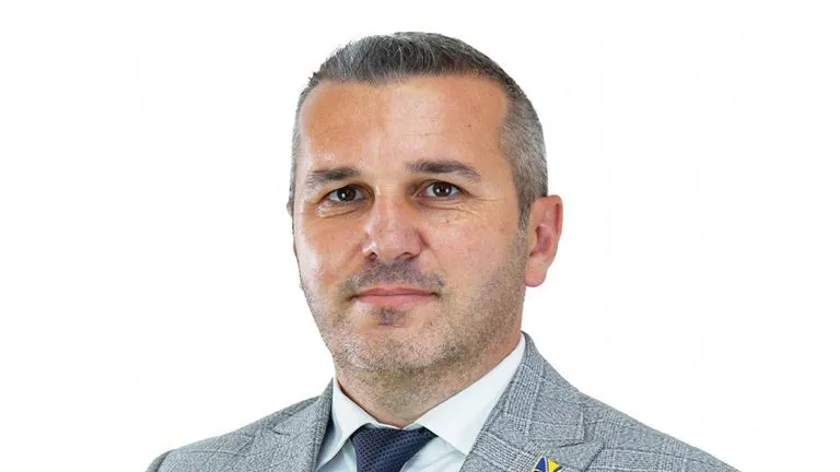 Čaušević o Trojkinom debaklu: SDA postaje nezaobilazan faktor što ne odgovara ni njima a ni SNSD-u Čaušević o Trojkinom debaklu: SDA postaje nezaobilazan faktor što ne odgovara ni njima a ni SNSD-u