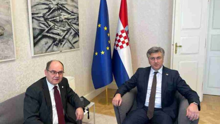ZAGREB KREIRA POLITIKU OHR-a: Visoki predstavnik postao redovni gost hrvatskih zvaničnika, interesi Bosne i Hercegovine mu u drugom planu