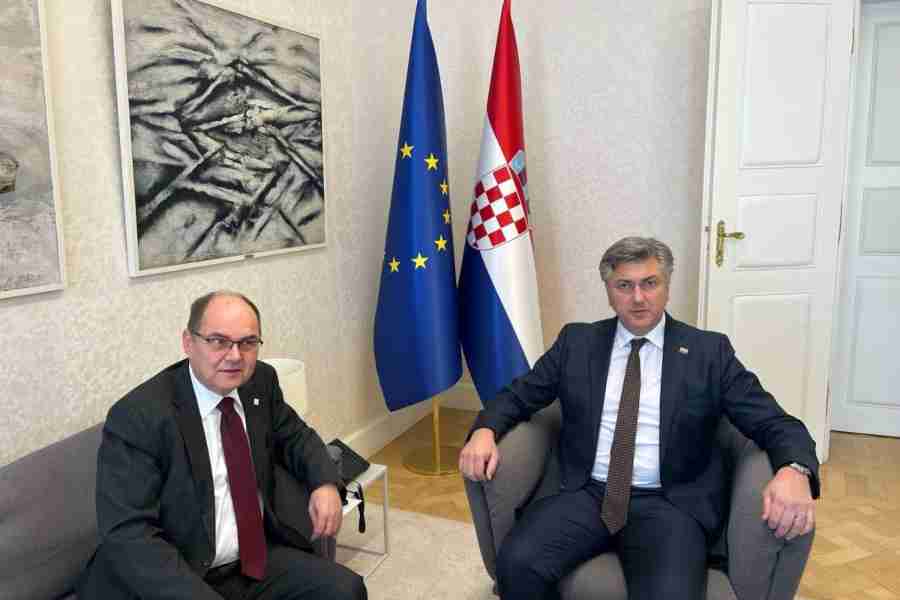 ZAGREB KREIRA POLITIKU OHR-a: Visoki predstavnik postao redovni gost hrvatskih zvaničnika, interesi Bosne i Hercegovine mu u drugom planu