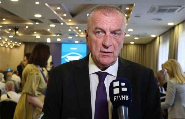 PUŠE (J)UGO, VRISKA BURA: Čović je u Zagreb poveo najodanije ljude, među njima je bio i sarajevski profesor…