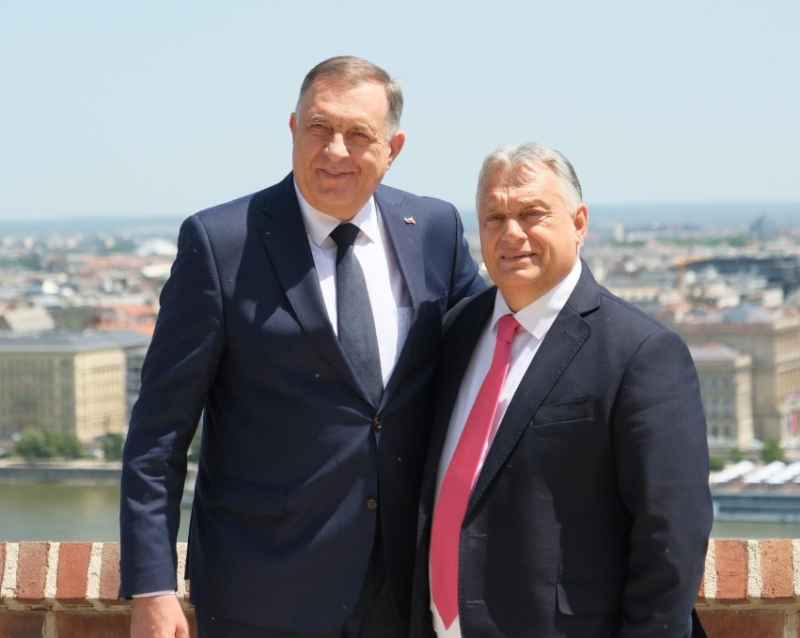 Orbanovi specijalci slobodno se šetaju po BiH, Dodik širi islamofobiju po svjetskim centrima moći, a državne institucije u zimskom snu Orbanovi specijalci slobodno se šetaju po BiH, Dodik širi islamofobiju po svjetskim centrima moći, a državne institucije u zimskom snu