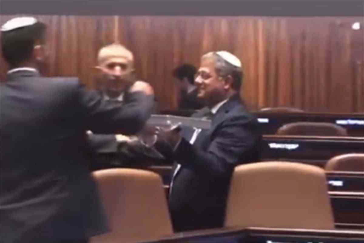 Ben-Gvir slavi usvajanje smrtne kazne za Palestince uz šampanjac: ‘Brojat ćemo jednog po jednog’ Ben-Gvir slavi usvajanje smrtne kazne za Palestince uz šampanjac: ‘Brojat ćemo jednog po jednog’