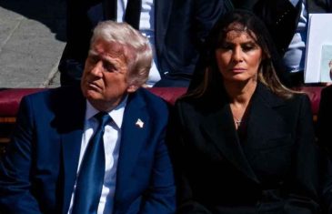 DONALD TRUMP, BAŠ KAO STALJIN, MISLI DA PAPA NEMA PUNO DIVIZIJA: A on već cijele desničarske vojske okreće protiv njega