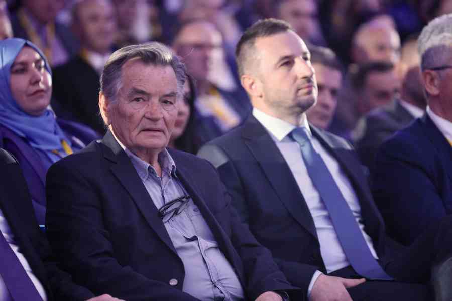 HARIS SILAJDŽIĆ, NAKON DUGO VREMENA U JAVNOSTI: “Danas imamo kandidata za Predsjedništvo…” HARIS SILAJDŽIĆ, NAKON DUGO VREMENA U JAVNOSTI: “Danas imamo kandidata za Predsjedništvo…”